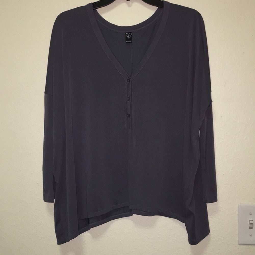 navy top